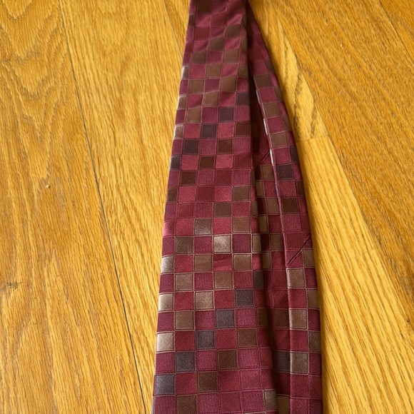 Tie new Kenneth Cole Reaction Burgundy Checkered Tie - Picture 5 of 7